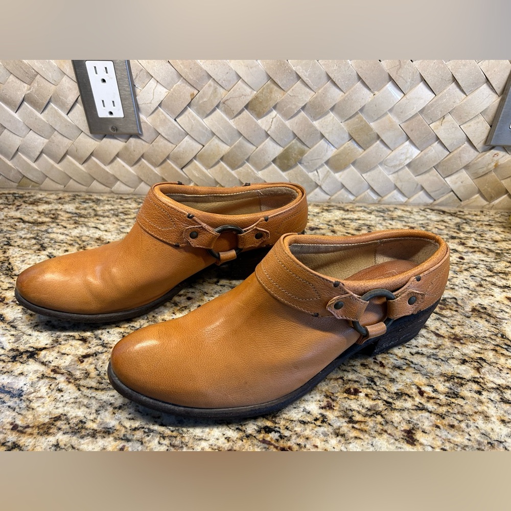 Frye Cognac Carson Leather Harness Ankle Boot Clogs with Buckle Detail Size 11